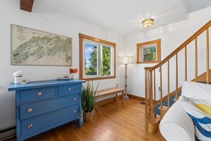 Interior - Charming Coastal 3-bedroom on peaceful Long Island! (Long Island)