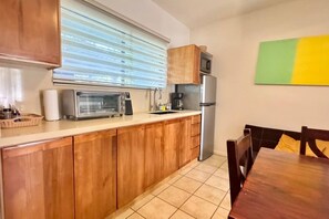 Private kitchen - Renovated Marina Loft Studio (Coco)