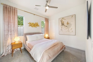 Warm lighting and gentle tones make this guest room feel relaxed, private, and inviting. - Modern Oasis in Central Palm Springs (Palm Springs)