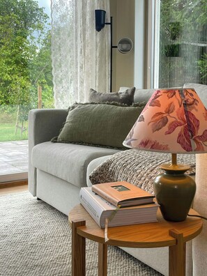 Living area - Rural retreat by meadows and forest in Holsbybrunn (Holsbybrunn)