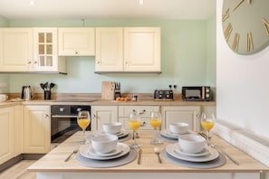 Private kitchen - 3 Bed in Leek (oc-l45949) (Leek)