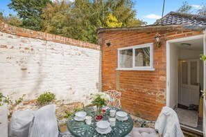 Outdoor dining - 1 Bed in Aylsham (oc-o46005) (Aylsham)