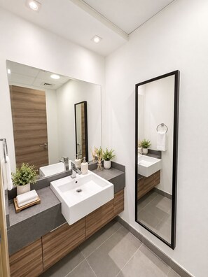 Bathroom - Top-Floor JVC Stay  Sunset & Skyline Views (Dubai)