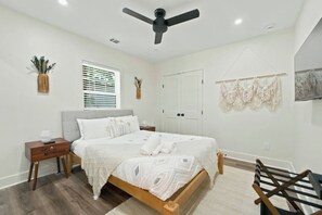 Room - Cozy 3BR Home Near Mercedes Benz (Atlanta)
