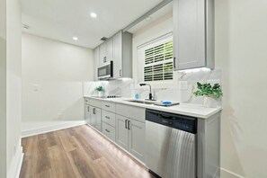 Private kitchen - Stylish 3BR Westside Escape (Atlanta)