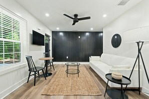 Living area - Stylish 3BR Westside Escape (Atlanta)