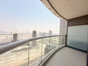 Property grounds - Luxury 3BR City Retreat - Spacious & Elegant (Dubai)