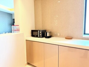Interior - Luxury 3BR City Retreat - Spacious & Elegant (Dubai)