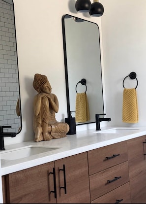 Custom spa inspired en suite