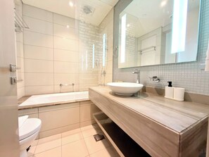 Bathroom - Deluxe 2BR with City Views - Business Bay (Dubai)