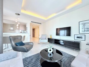 Living area - Deluxe 2BR with City Views - Business Bay (Dubai)
