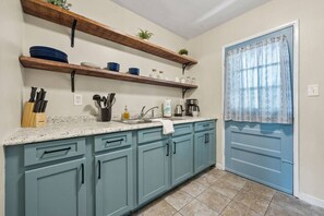 Private kitchen - Private 2BR Unit Near Buckhead & Lenox Mall (Atlanta)