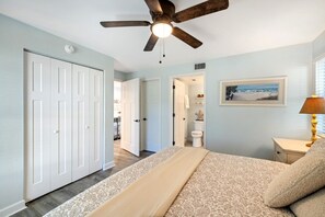 King Guest room with ensuite - Sunset Serenade #201 (Cedar Key)