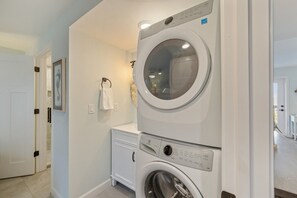 Stackable washer and dryer for guest use - Sunset Serenade #201 (Cedar Key)