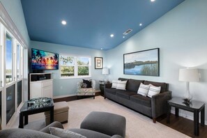 Livingroom seating for four - Seahorse Landing #103 (Cedar Key)