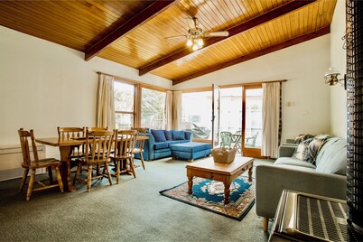 Little Blue House - Te Anau Holiday Home