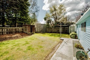 Unclassified image, 5 of 30, button - Little Blue House - Te Anau Holiday Home (Te Anau)