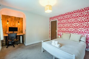 A bedroom with a bed, a desk, and a chair. - 5 Bed in Potto (oc-t46322) (Potto)