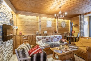 Living area - 300m from ski lifts, Ground floor, balcony, parking, tv, ski locker, 75m², Valloire (Valloire)