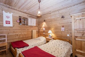 Room - 300m from ski lifts, Ground floor, balcony, parking, tv, ski locker, 75m², Valloire (Valloire)