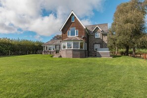 A two-story house with a large lawn in front, a stone facade, and a bay window. - 5 Bed in Newbridge-on-Wye (oc-u46325) (Newbridge on Wye)