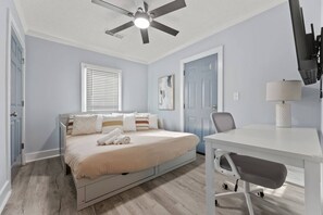 Room - 6BR West End House, 2 Kitchens, Pet Friendly, Near BeltLine (Atlanta)