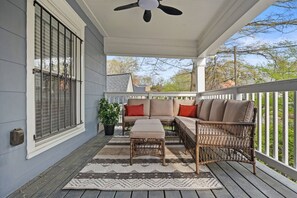 Terrace/patio - 6BR West End House, 2 Kitchens, Pet Friendly, Near BeltLine (Atlanta)