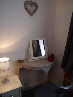 A small room with a desk, a mirror, a lamp, and a chair. - 2 Bed in Kippford (oc-d564011) (Kippford)