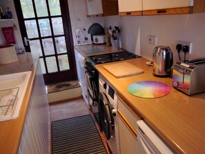 A kitchen with a stove, oven, microwave, and a toaster. - 2 Bed in Kippford (oc-d564011) (Kippford)