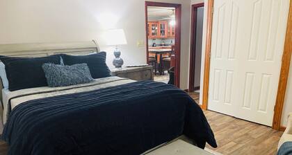 Spacious Executive Apartment in Downtown Historic District