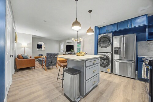 Cozy 2BR Unit Near Mall of Georgia
