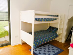 A bunk bed with a patterned mattress, a star-patterned rug, and a window with blinds. - 4 Bed in Castle Douglas (oc-d637110) (Rhonehouse)