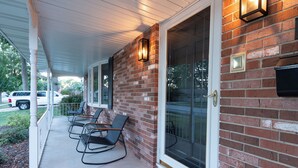 Unclassified image, 3 of 22, button - Kenwood Quarters Blocks from Lambeau, Sleeps 12 (Green Bay)