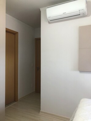Unclassified image, 4 of 28, button - NEW - 100m from JL Shopping Mall, garage, 3 elevators, balcony with barbecue. (Cascavel)