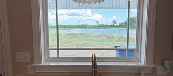 Cozy 2-bedroom Lindsey Lake Guesthouse, with private 5-acre lake!