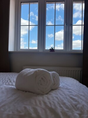 Unclassified image, 2 of 23, button - Cosy Autumn in Quiet Biddenham (Biddenham)