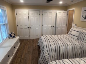 A bedroom with a bed, a chest of drawers, and a window with blinds. - Summer and Winter Escape 20 Seconds From the Lake With Lake Views (Findley Lake)