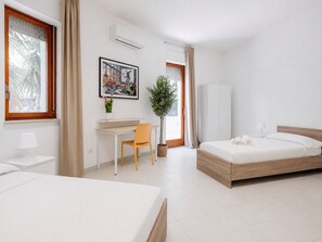 Unclassified image, 3 of 60, button - SOCIAL HUB Siracusa (Siracusa)