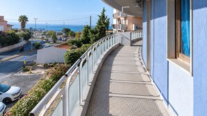 Unclassified image, 2 of 60, button - SOCIAL HUB Siracusa (Siracusa)