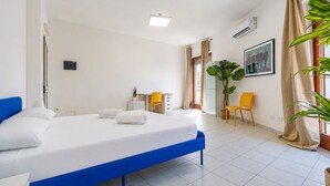 Unclassified image, 5 of 60, button - SOCIAL HUB Siracusa (Siracusa)