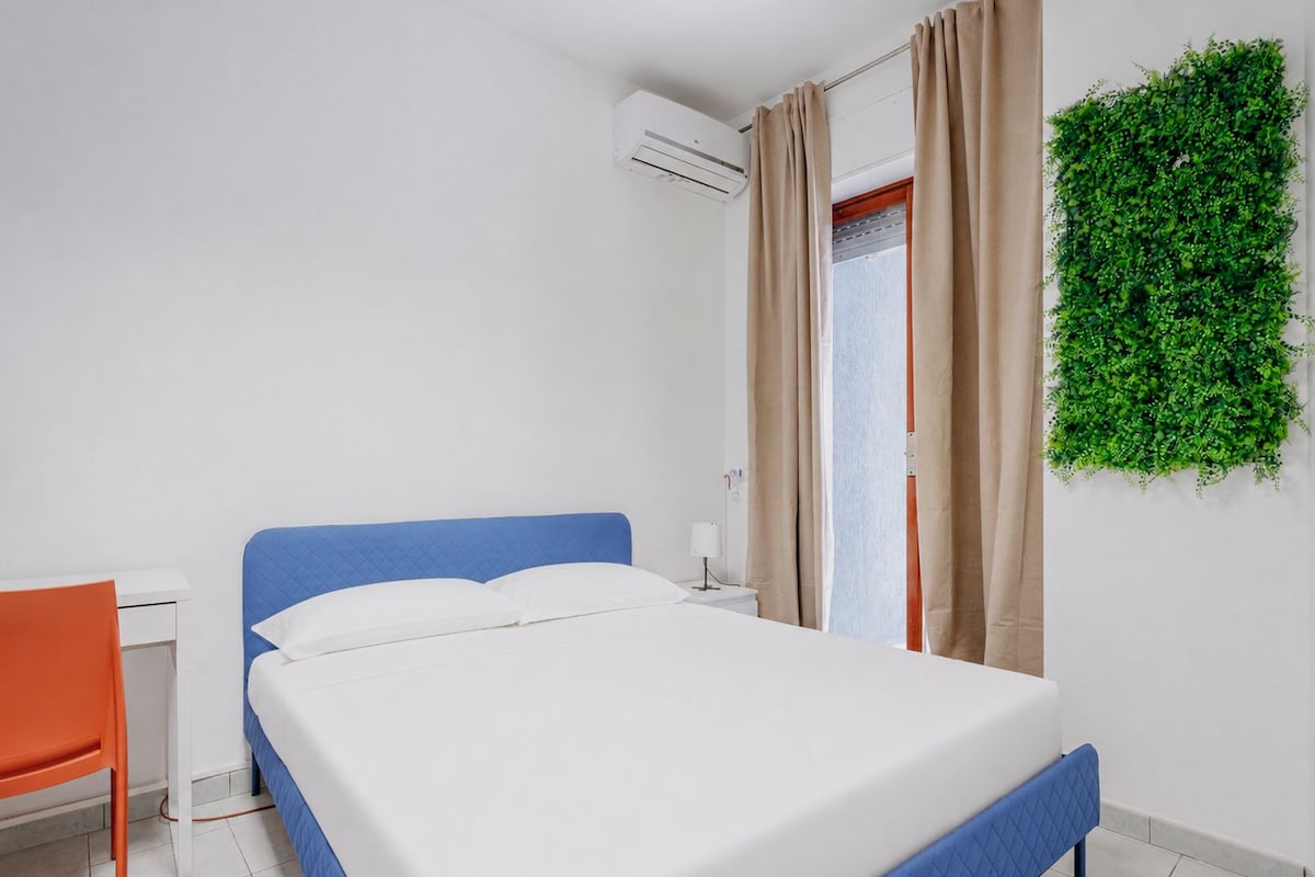 Phòng đôi hoặc 2 giường đơn phong cách cổ điển, ban công, quang cảnh vườn | Bàn, khu vực làm việc phù hợp cho laptop 