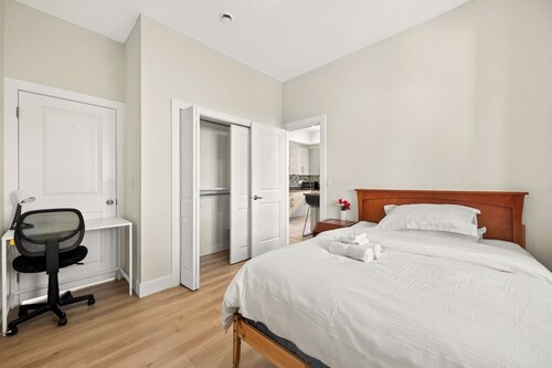 Surrey City Centre Ensuite near Skytrain