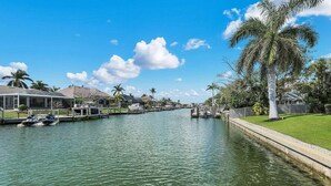 Unclassified image, 5 of 35, button - Welcome to VillaBella, a luxury 5 BR/3BA waterfront home 5 minute drive to beach (Marco Island)