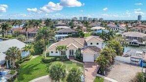 Unclassified image, 2 of 35, button - Welcome to VillaBella, a luxury 5 BR/3BA waterfront home 5 minute drive to beach (Marco Island)