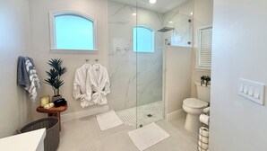 Unclassified image, 4 of 35, button - Welcome to VillaBella, a luxury 5 BR/3BA waterfront home 5 minute drive to beach (Marco Island)