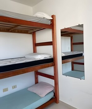 A bunk bed with a mirror attached to the wall above it. - Porto de Galinhas Maraca 70m Mar Loctemp (Ipojuca)