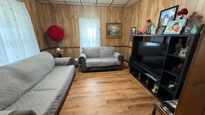 Unclassified image, 5 of 35, button - Spacious Home with Multiple Beds & Ample Free Parking (Paulsboro)