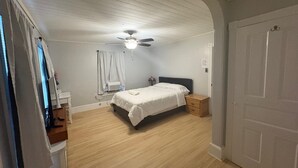 Unclassified image, 3 of 35, button - Spacious Home with Multiple Beds & Ample Free Parking (Paulsboro)