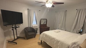 Unclassified image, 2 of 35, button - Spacious Home with Multiple Beds & Ample Free Parking (Paulsboro)