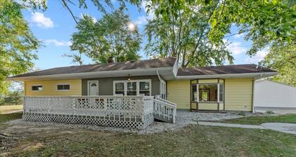 New Flash Lodge + Cabin & HOT TUB